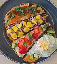 Breakfast bruscetta